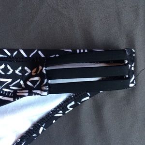 Xhilaration Swim - Small Xhilaration Black/White Bikini Bottoms Xhilaration Swim - Small Xhilaration Black/White Bikini Bottoms